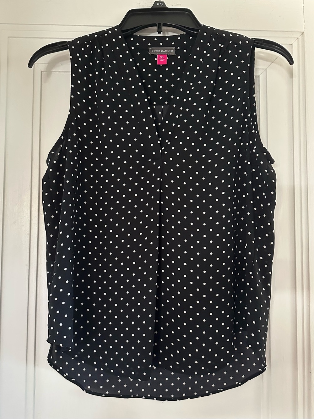Vince Camuto Black & White Polka Dot Sleeveless V-Neck Top - XS Petite